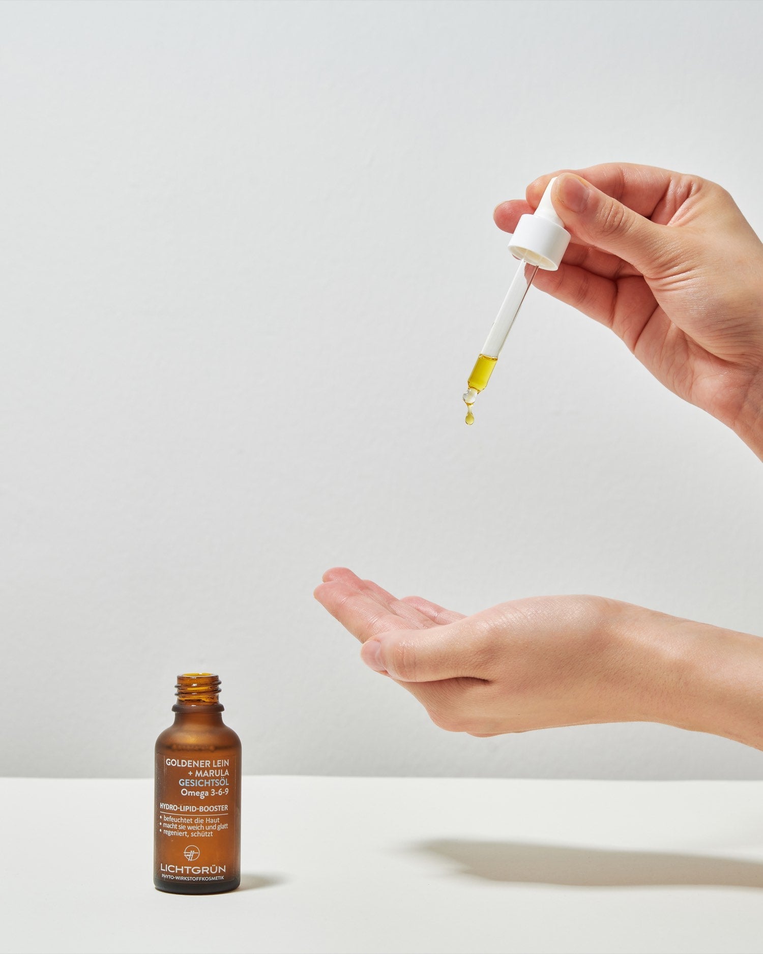 Gesichtspflege-Routine mit Naturkosmetik von Lichtgrün in der richtigen Reihenfolge